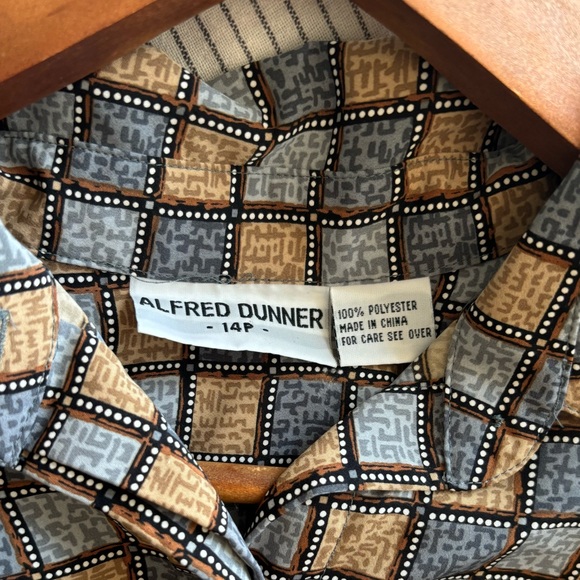 Artsy flowy square patterned top collared button up
Brand: Alfred Dunner - Picture 4 of 4